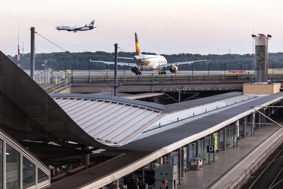 Düsseldorf Flughafen Last Minute Schalter öffnungszeiten Flughafen Düsseldorf: Deutsche Bahn sorgt wochenlang für Anreise-Chaos