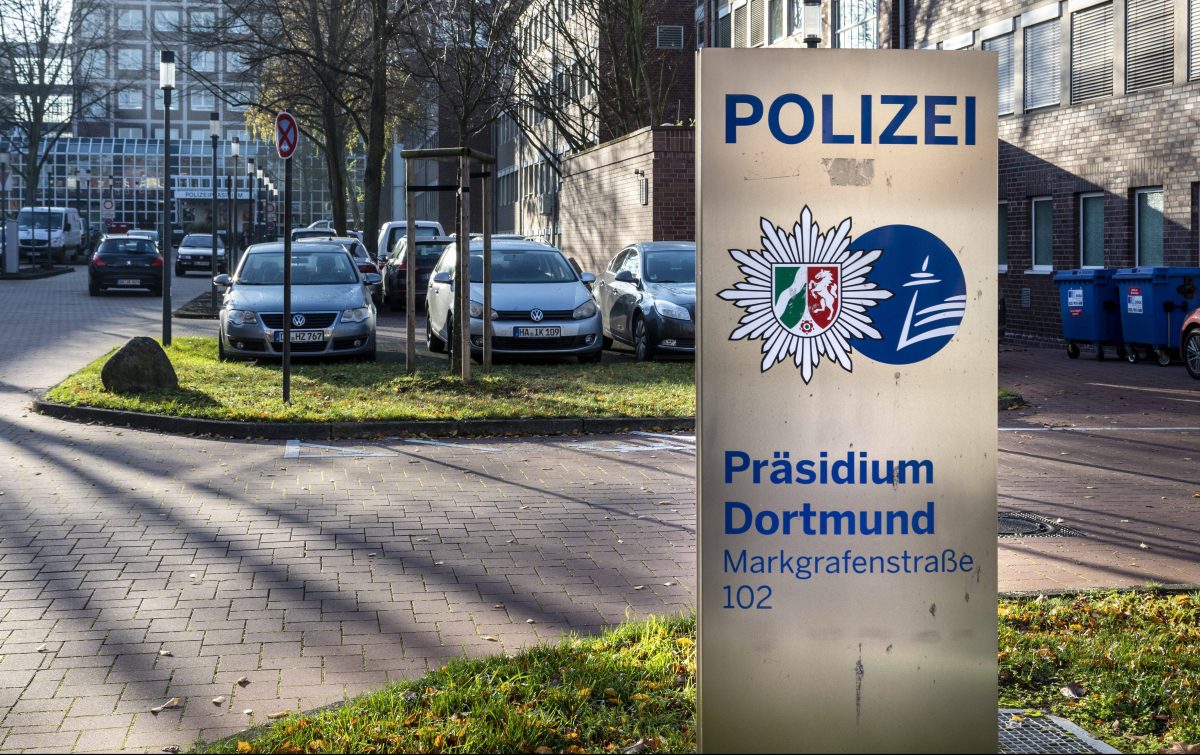 Die Polizei Dortmund bekam es mit einem Steinewerfer zu tun.