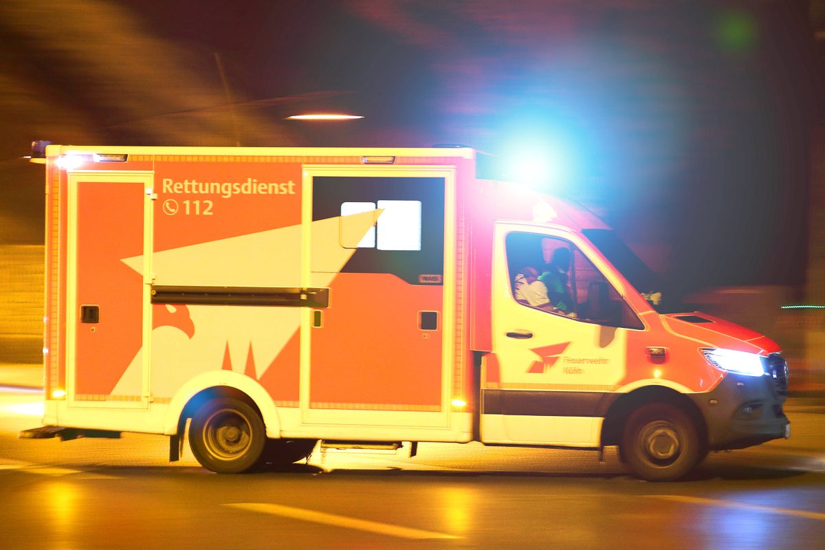 Duisburg Rettungsdienstwagen Symbolbild