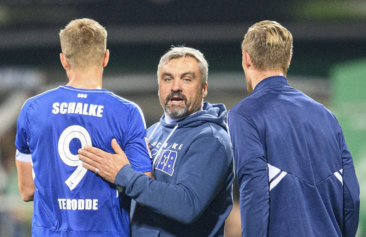 Beim FC Schalke 04 steht Thomas Reis vor einer schwierigen Entscheidung.