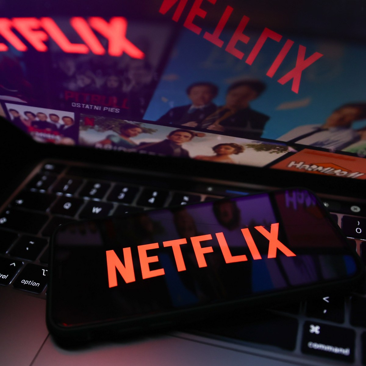 Netflix: Streamingdienst rudert zurück – diese beliebte Funktion bleibt weiterhin möglich
