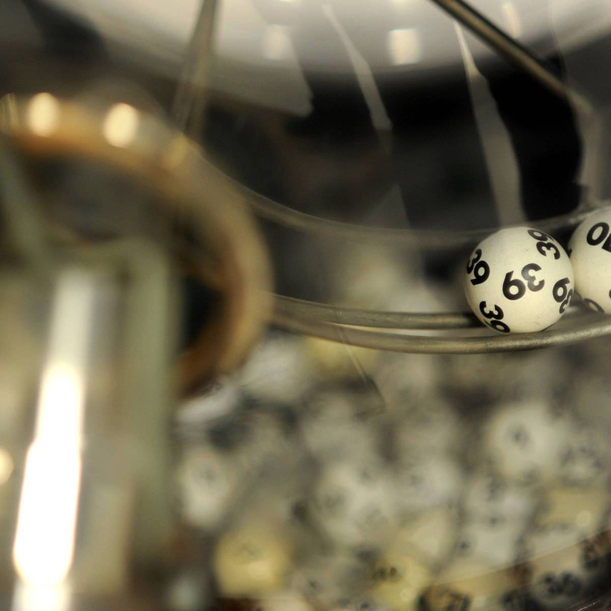 Lotto: Glückspilze räumen Millionen ab – als DAS rauskommt, hält ein ganzes Land den Atem an