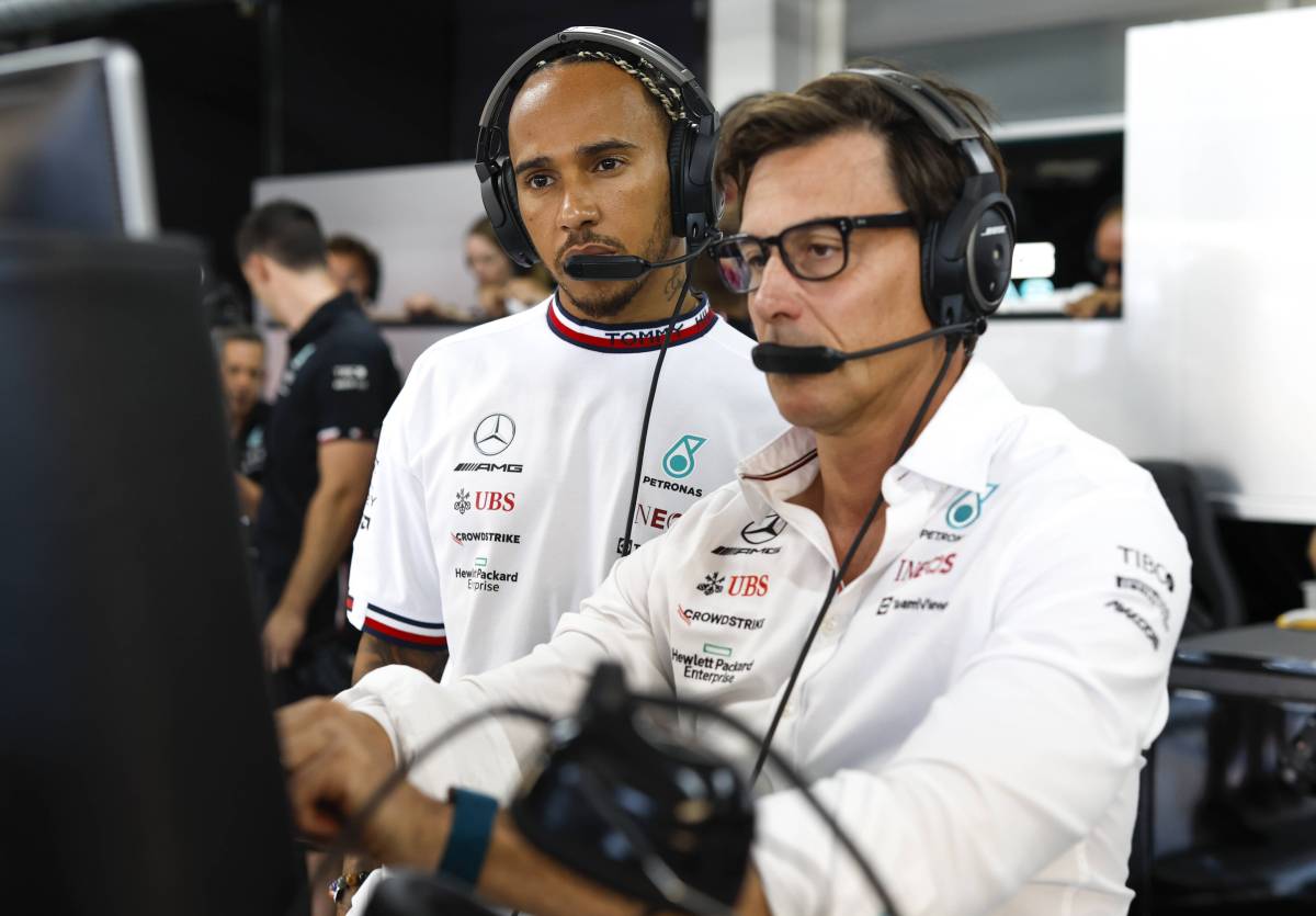 Formel 1: Lewis Hamilton und Toto Wolff vertrauen sich.