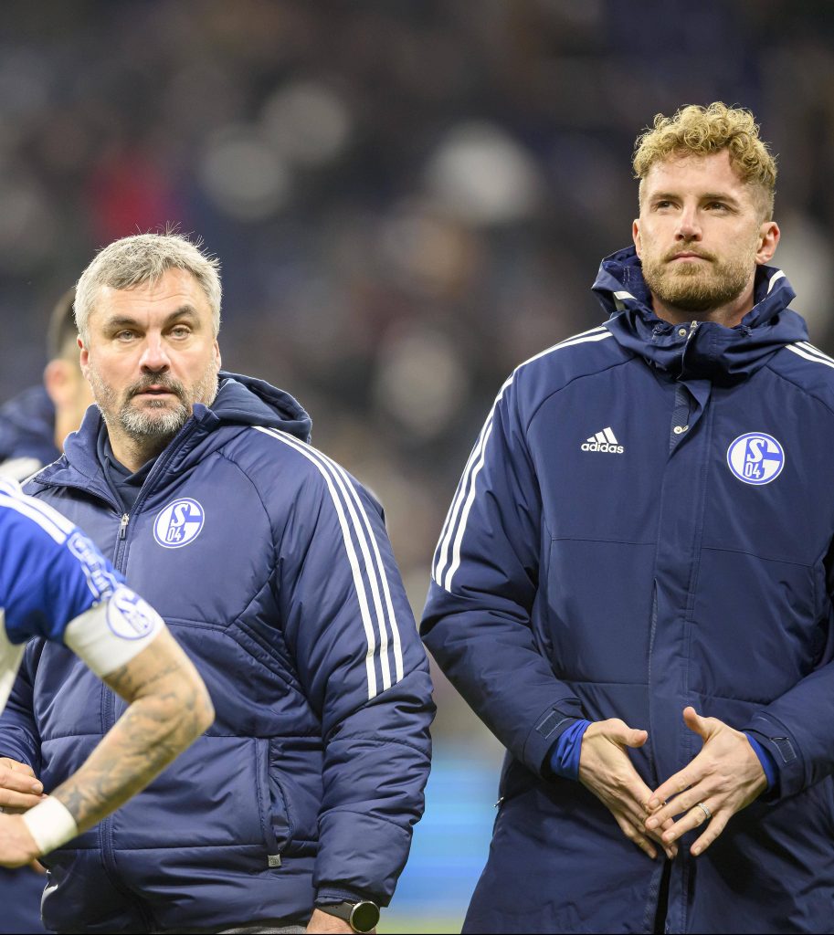 Mit dieser Entscheidung sorgte Schalkes Cheftrainer Thomas Reis für Verwunderung, doch sie zahlt sich mittlerweile voll aus. 