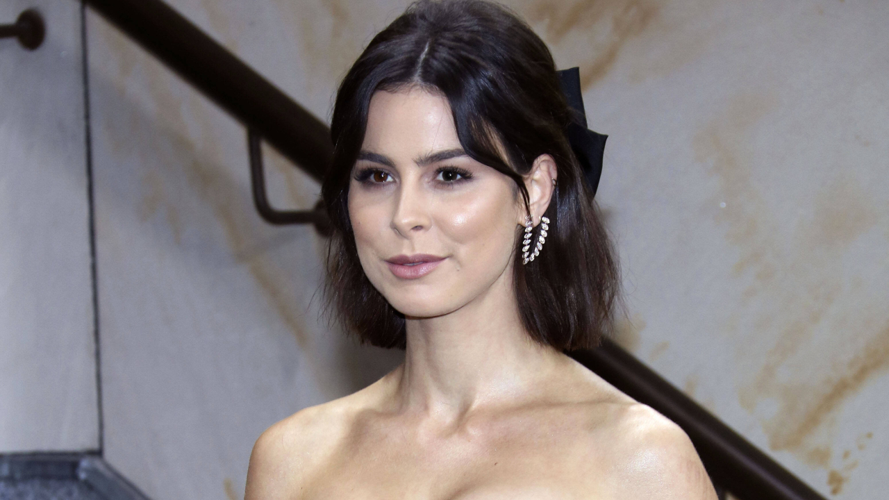 Lena Meyer Landrut zeigt im Minikleid fast alles "Waffenschein" DerWesten.de
