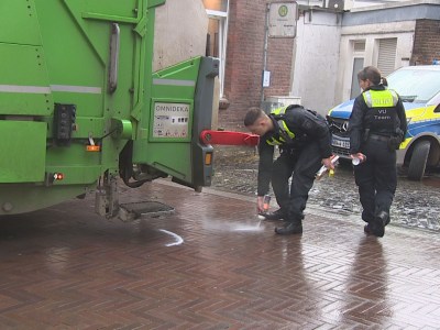 Polizei NRW ermittelt hinter Müllwagen