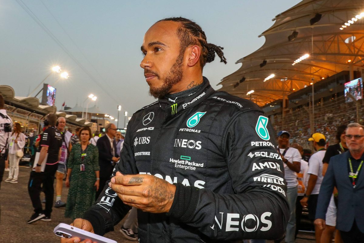 Formel 1: Lewis Hamilton meckert drauf los.