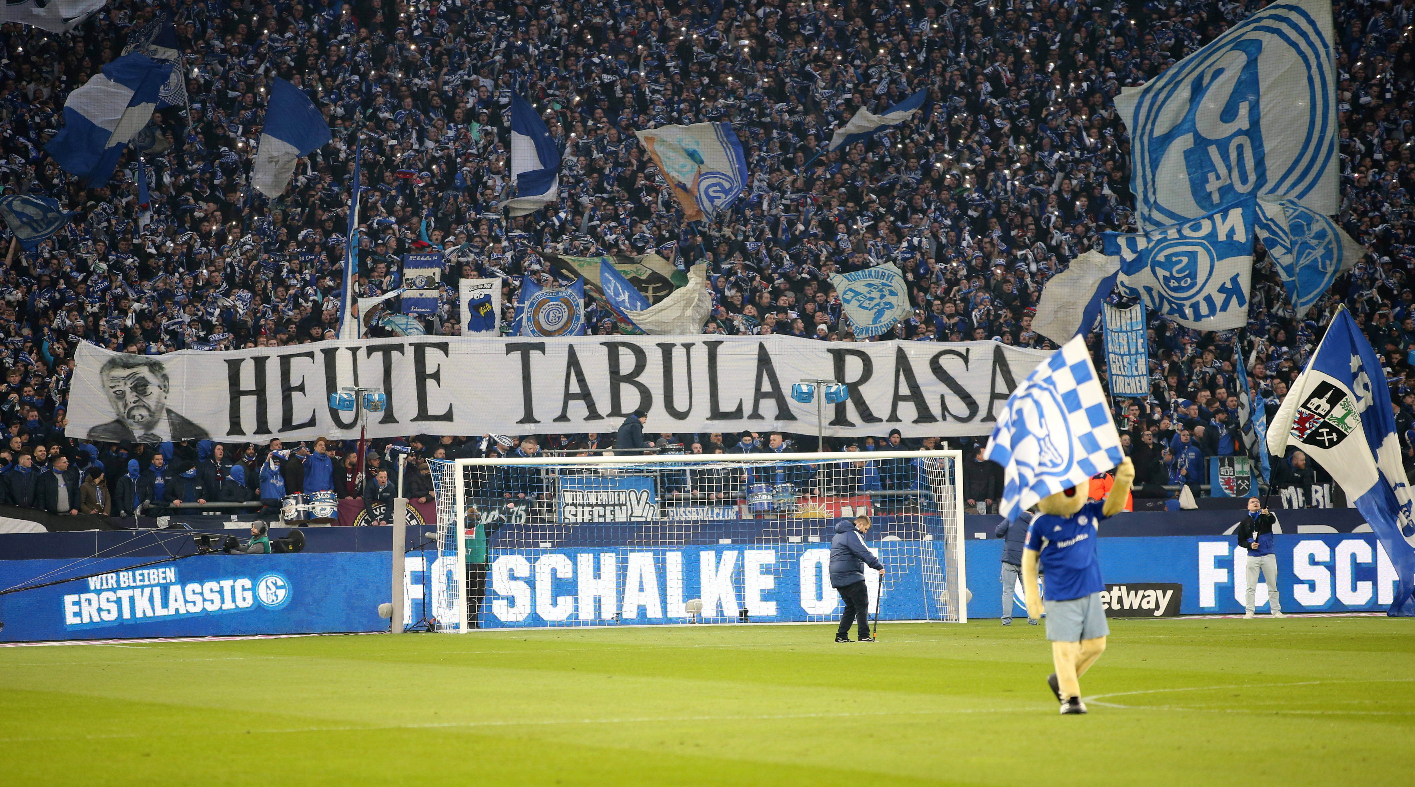 FC Schalke 04 Nach Razzia - Ultras im Derby mit klarer Ansage an Polizei
