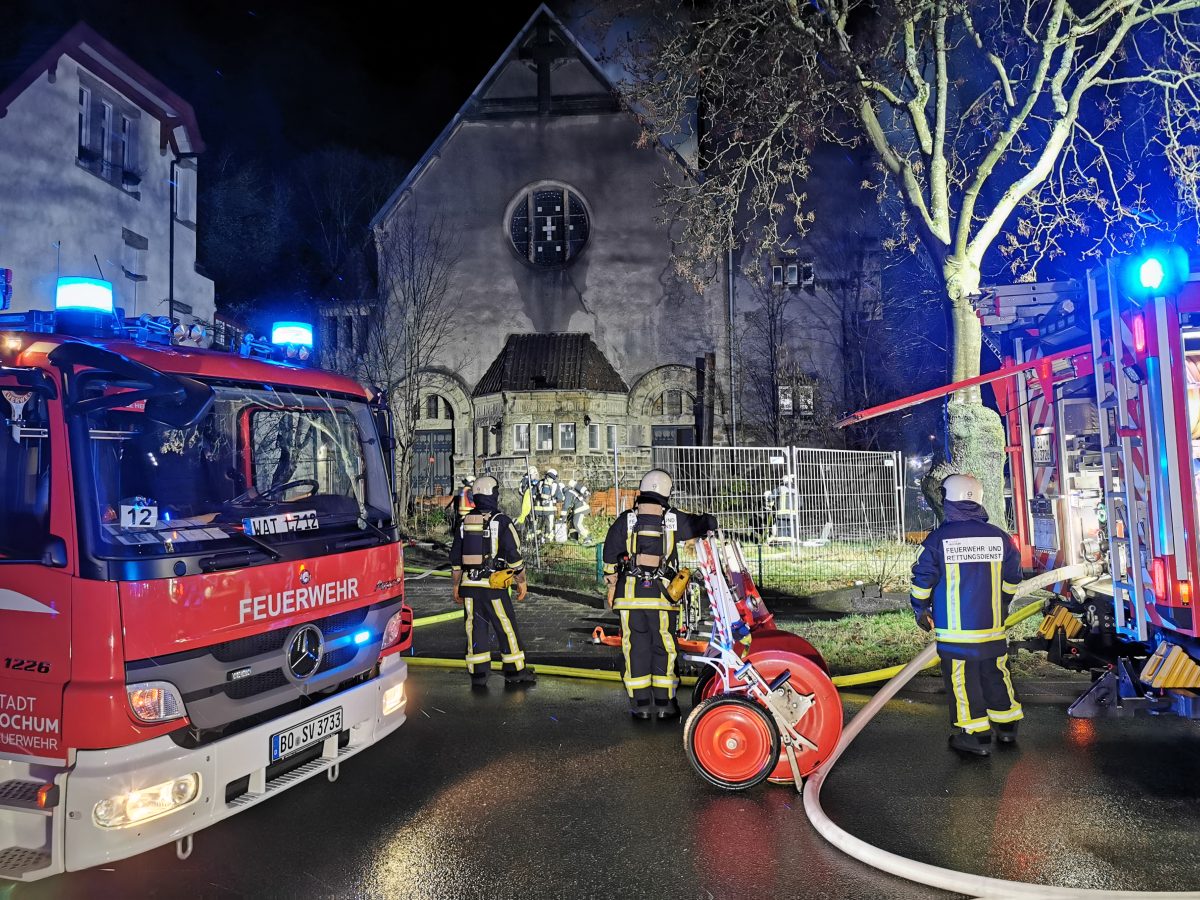 Bochum Kirche brennt