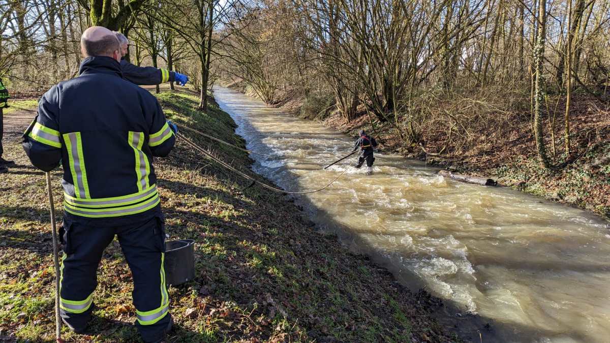 In NRW wird ein Mann vermisst, der in einen Fluss gefallen ist.