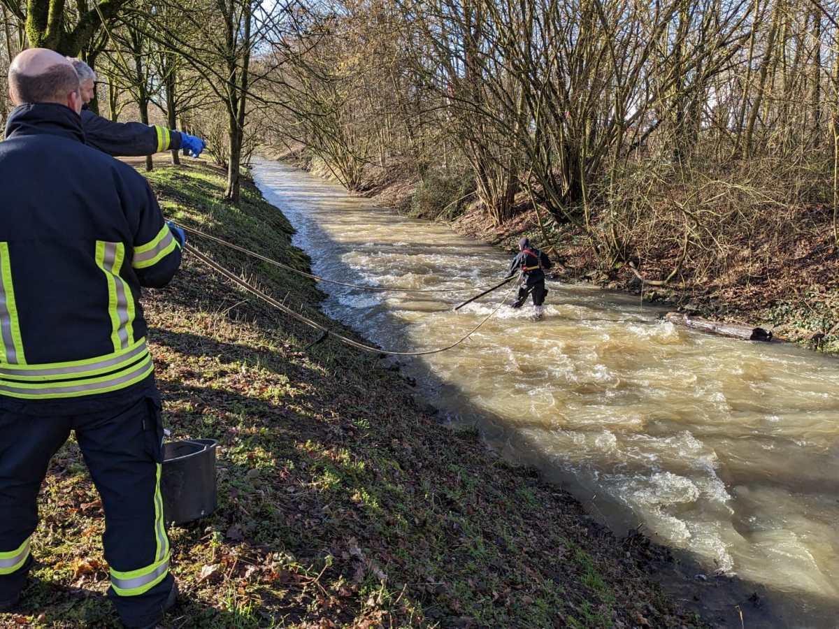 In NRW wird ein Mann vermisst, der in einen Fluss gefallen ist.