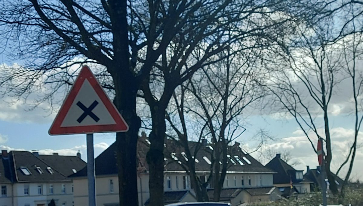 X-Schild am Springweg in Mülheim