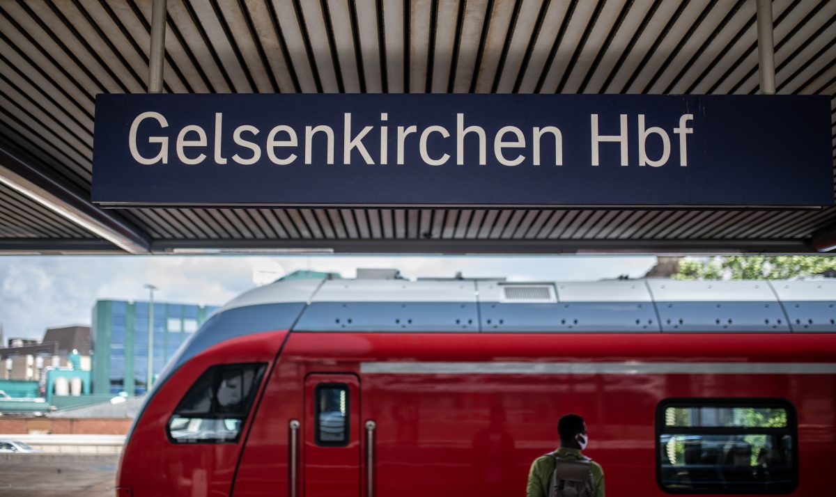 Zug am Gelsenkirchener Hauptbahnhof