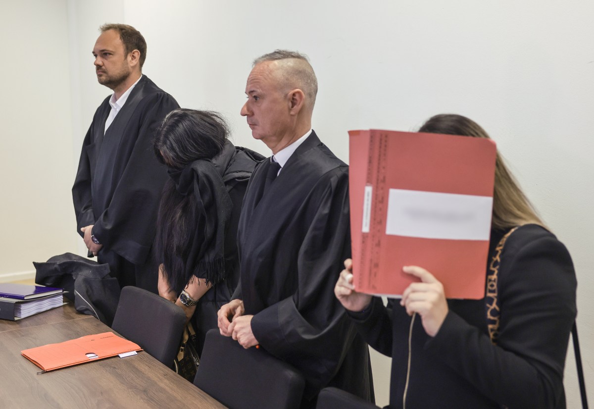 Die beiden Angeklagten vor Gericht in Gelsenkirchen