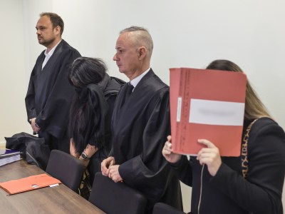 Die beiden Angeklagten vor Gericht in Gelsenkirchen