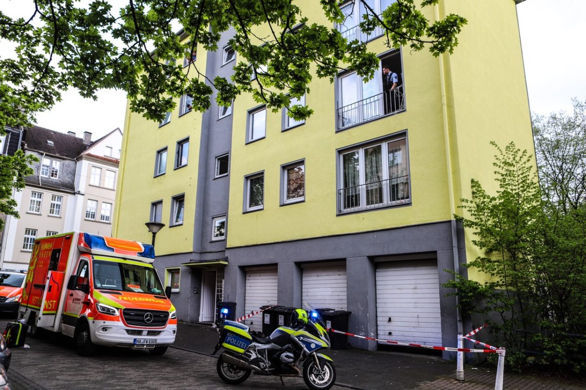 Hagen Wohnhaus Feuerwehrwagen