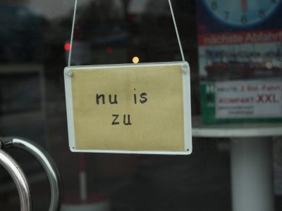NRW Schild "Nu is zu"