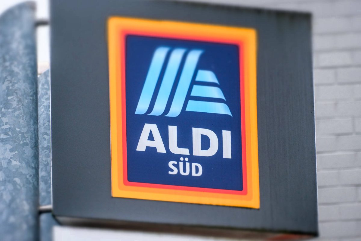 Aldi: Frau kauft besonderes Produkt – an der Kasse fällt sie vom Glauben ab! „Sprachlos“