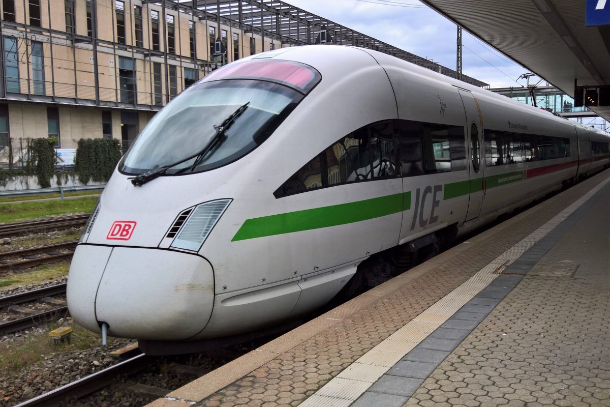 Deutsche Bahn Fernverkehrszug