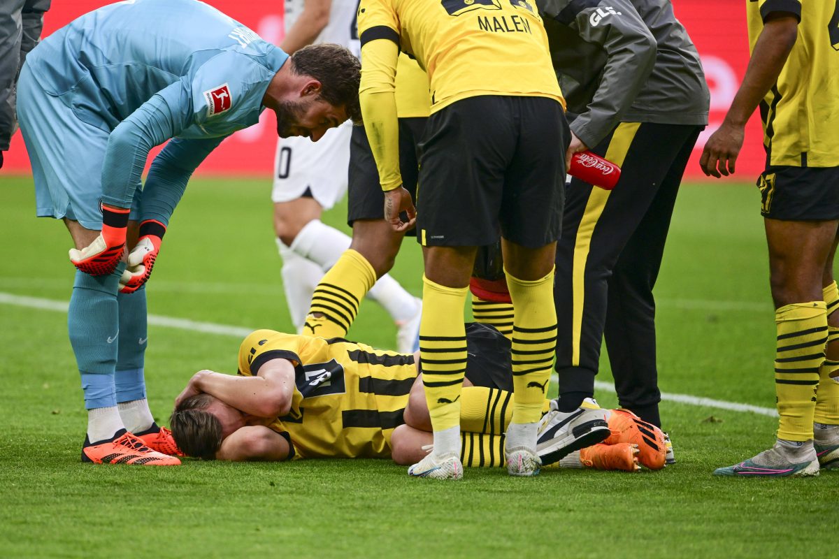 Dortmund - Frankfurt: Ein BVB-Spieler ging zu Boden.