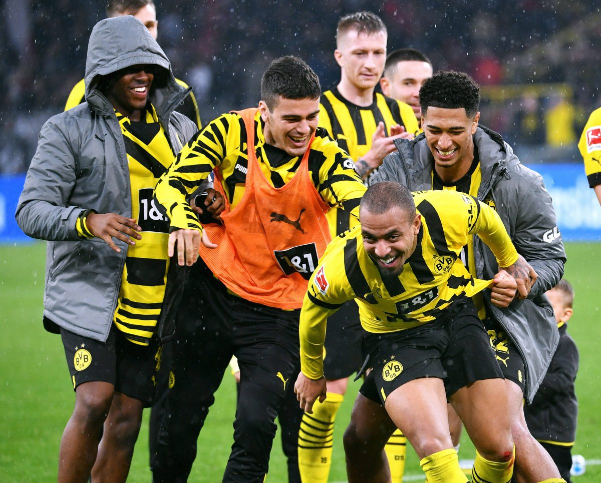 Borussia Dortmund feiert Donyell Malen.
