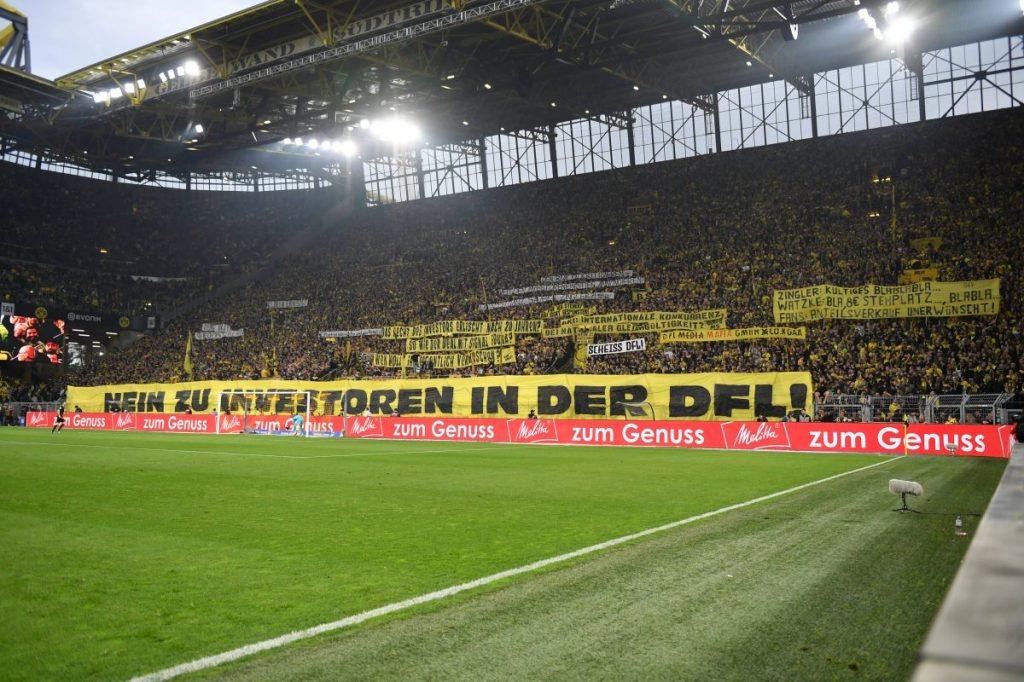 Die Plakate der BVB-Fans machten ihre Abneigung deutlich.