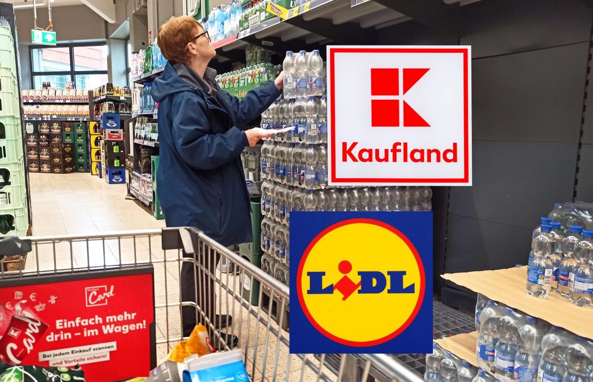 Kaufland, Lidl Logo Einkaufswagen Getränkeregal, Kundin hält Wasserflaschen in der Hand