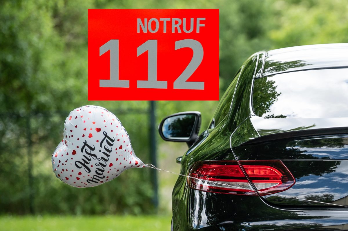 Hochzeit Luftballon Just Married in Herzform an Auto Notruf 112 Symbolbild