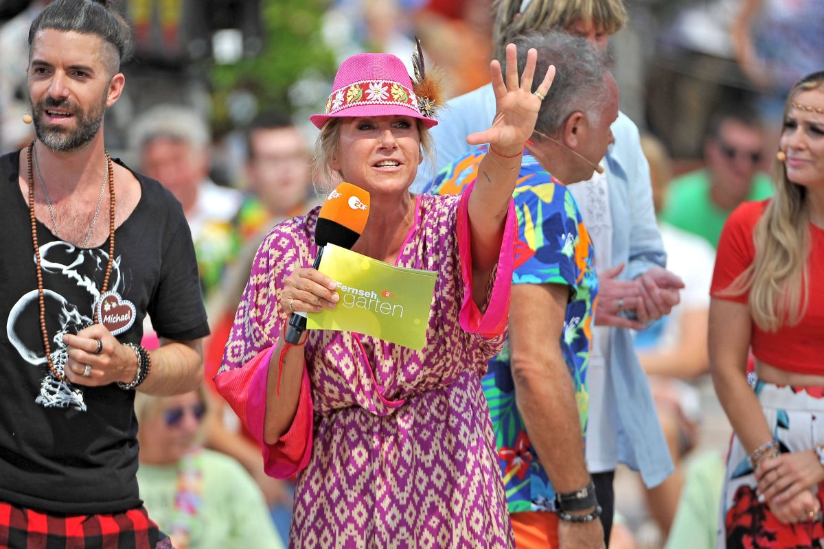 Fernsehgarten: Plötzlich stürmen Zuschauer Andrea Kiewels Bühne.