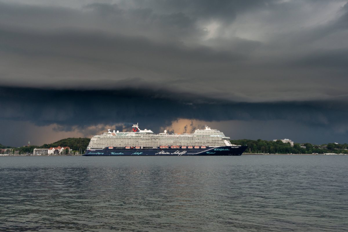 Kreuzfahrt mitten in die Unwetter-Hölle – Passagiere wollen Schiff umgehend verlassen