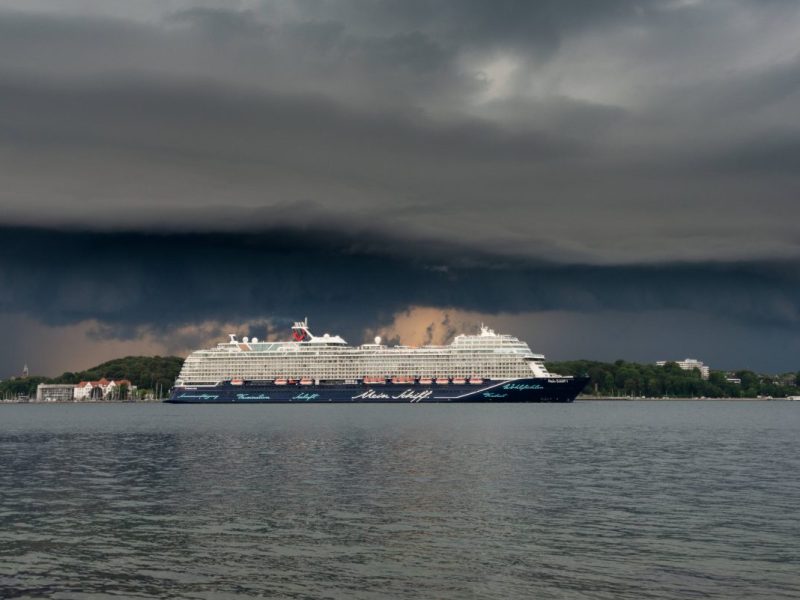 Kreuzfahrt mitten in die Unwetter-Hölle – Passagiere wollen Schiff umgehend verlassen