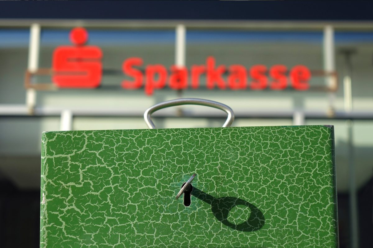 Sparkassen-Logo, Spardose mit Schlüssel