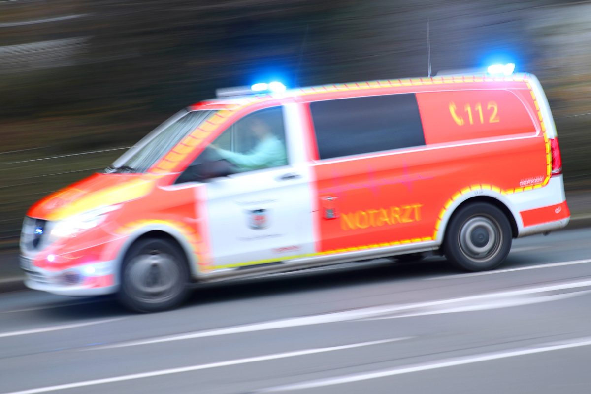 Bochum: Beim Überqueren der Straße wird eine Fußgängerin schwer verletzt.