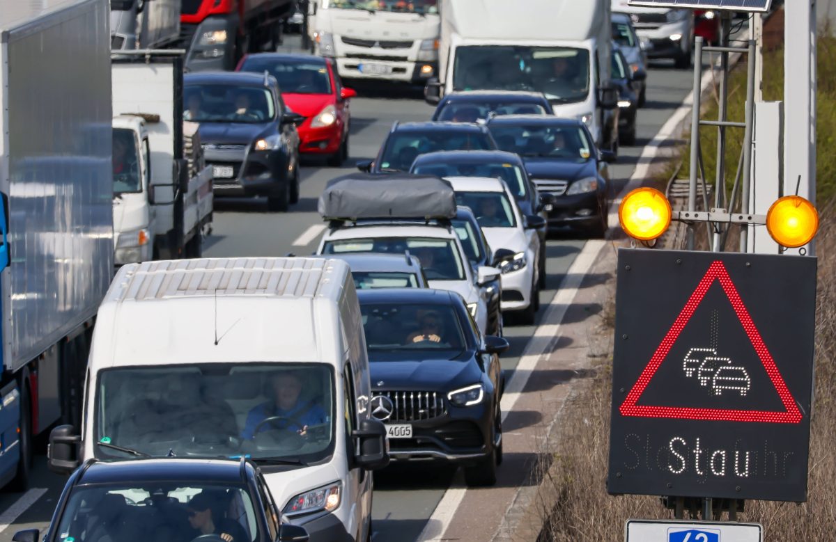 Pfingsten in NRW StauChaos! HIER brauchen Autofahrer starke Nerven
