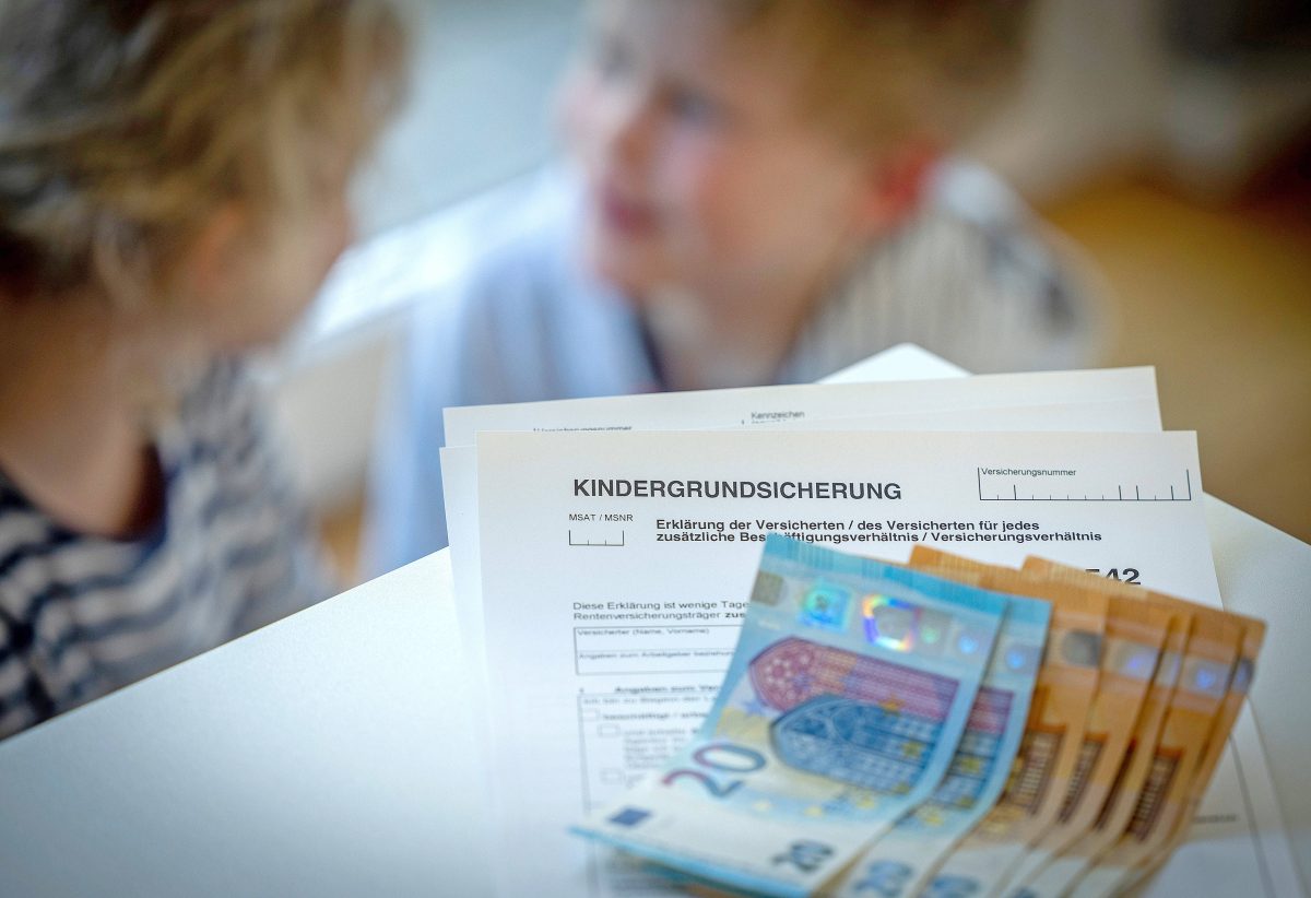 Familienministerin plant eine Kindergrundsicherung für 2025. Und, obwohl diese im Koalitionsvertrag vereinbart ist, blockiert Christian Lindner.