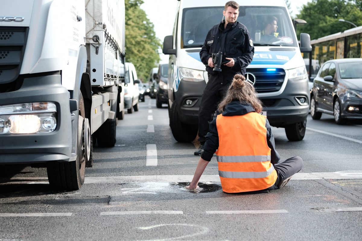 Nach der bundesweitern Razzia wollen die Aktivisten der 