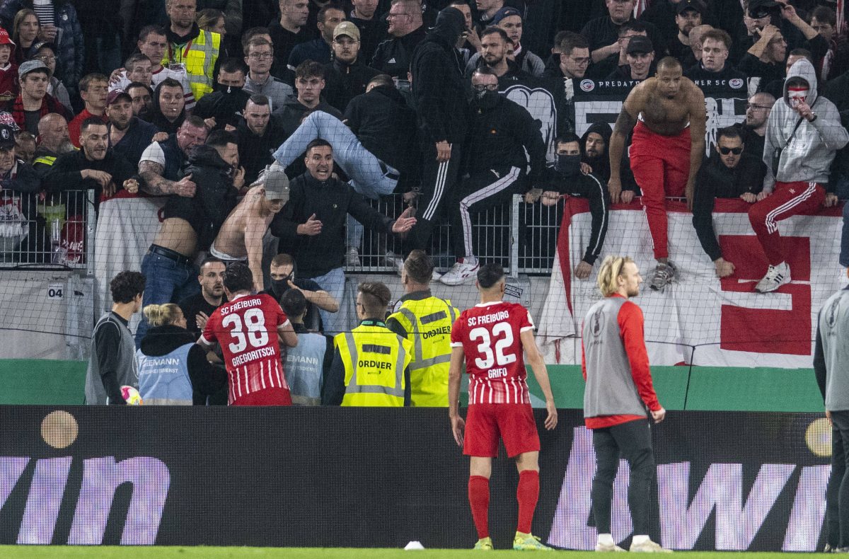 SC Freiburg – RB Leipzig: Fans brennen die Sicherungen durch – Schiedsrichter muss durchgreifen
