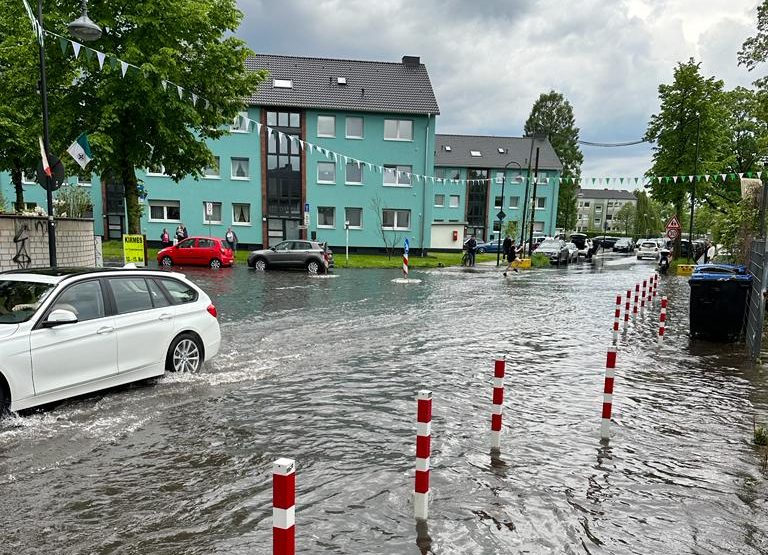 Wetter in NRW: Starkregen lässt Keller volllaufen.