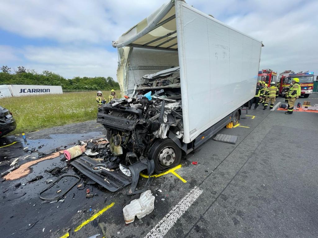 A1 bei Kamen Unfall, beschädigter Lkw