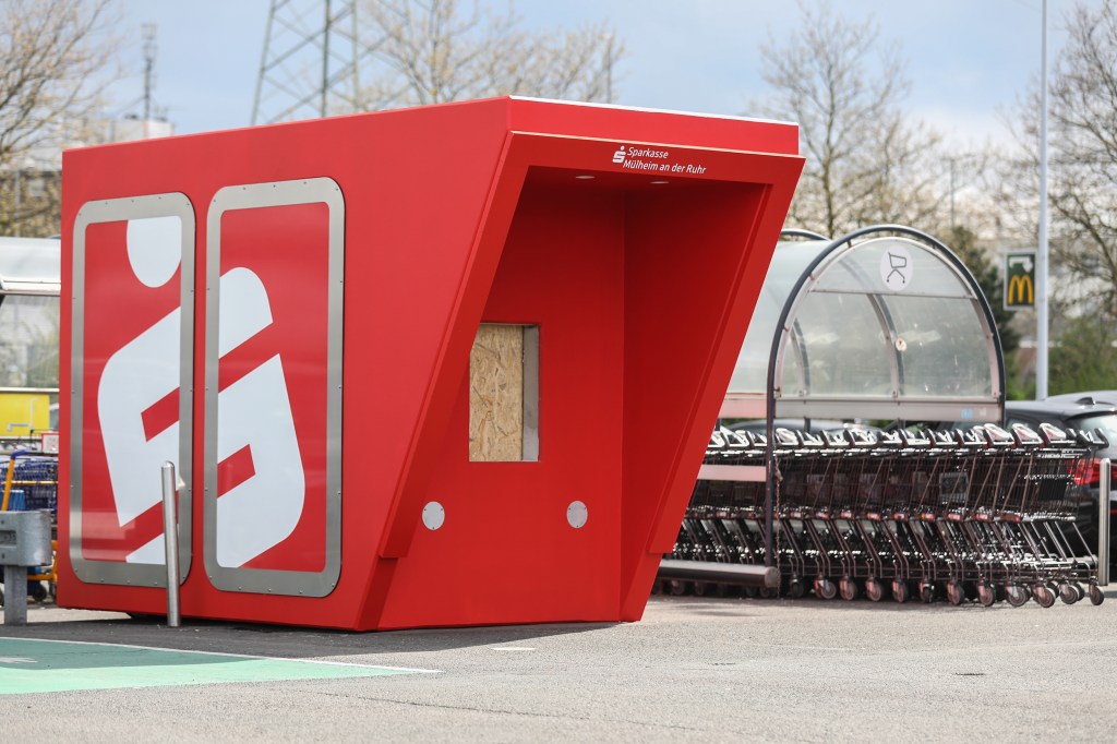 Neuer Geldautomat der Stadtsparkasse Mülheim