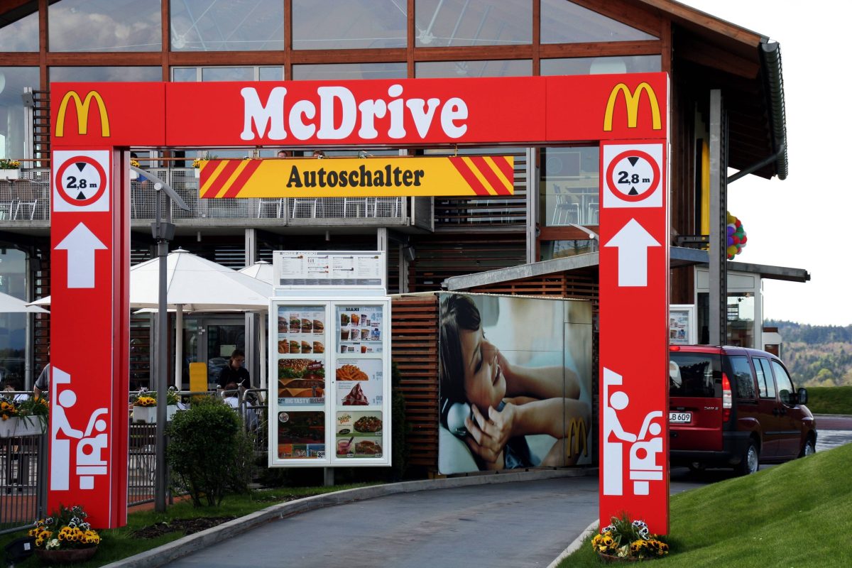 McDonald's, Drive-in, Feuer, Flammen