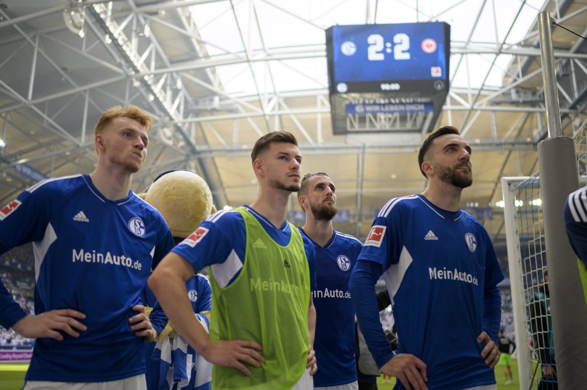 FC Schalke 04: Die Fans warten auf die neuen Trikots.