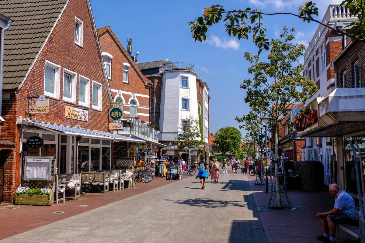 Einkaufsstraße auf Langeoog (Nordsee)
