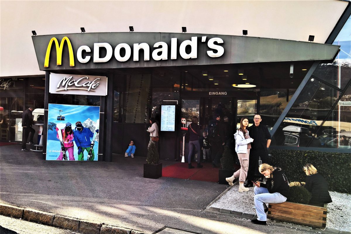 In den USA schaffte es McDonald's unfreiwillig zum Internetphänomen. Durch einen Grusel-Milkshake mit dem Namen Grimaceshake