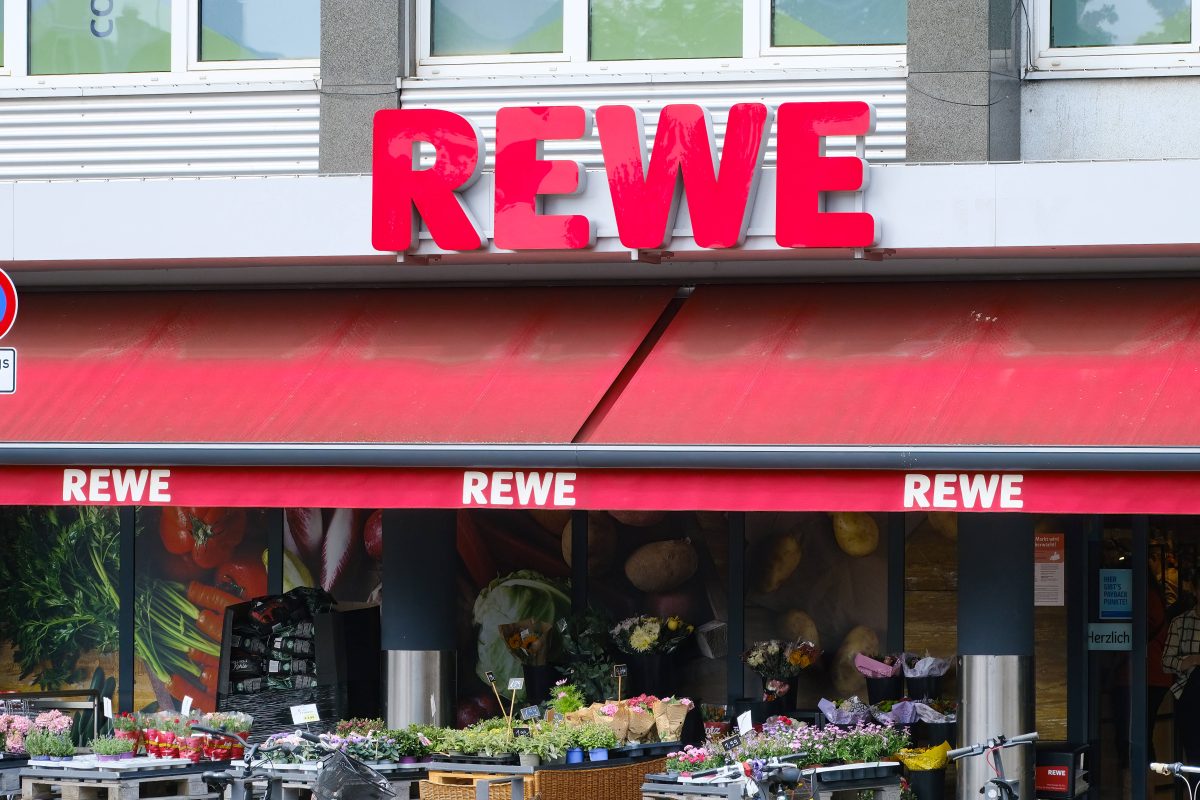 Rewe: Supermarktkette muss beliebtes Produkt wieder vom Markt nehmen, weil es Durchfall und Übelkeit verursachen kann.