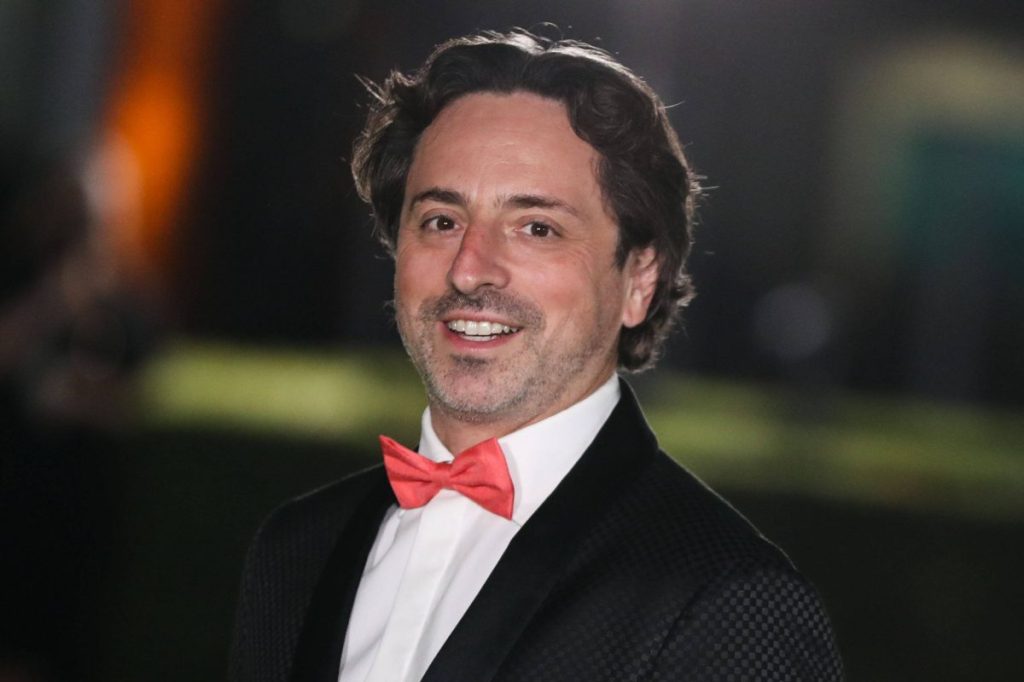 Sergey Brin in einem Anzug.