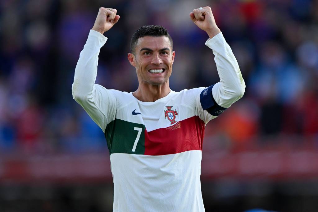 Cristiano Ronaldo jubelt über einen Länderspieltreffer im Trikot der portugiesischen Nationalmannschaft.