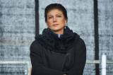 Die Politikerin Sahra Wagenknecht in einem Wintermantel.
