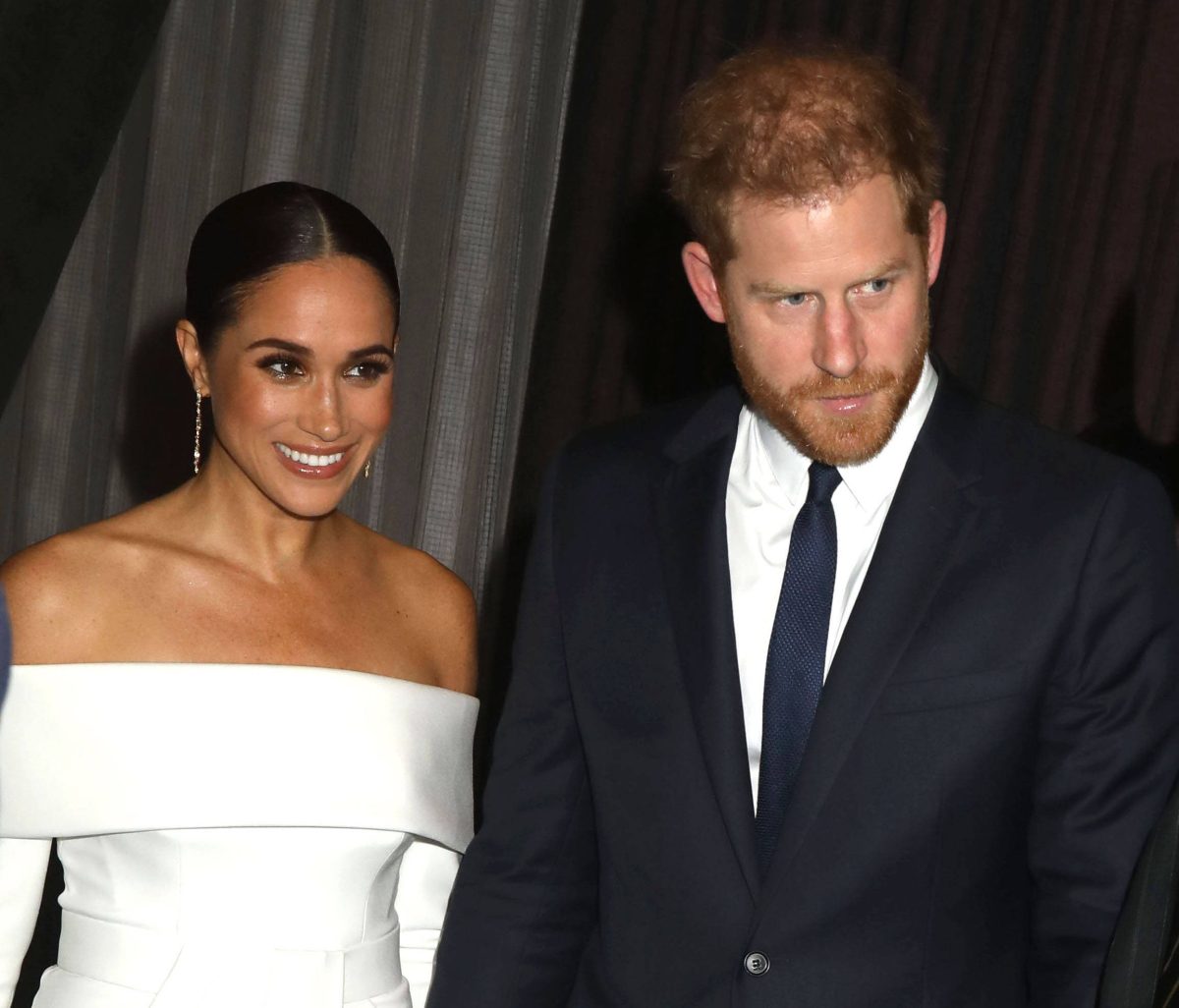 Meghan Markle und Prinz Harry: Ein Experte gibt König Charles an vielem die Schuld.