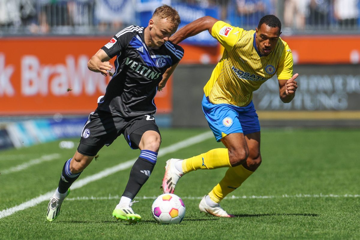 Niklas Tauer stand bei Eintracht Braunschweig - FC Schalke 04 früh im Fokus.